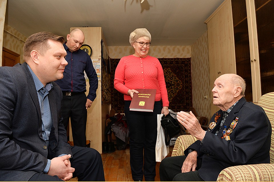 Ветерану АПЗ Александру Чупаеву вручили юбилейную медаль «75 лет Победы»