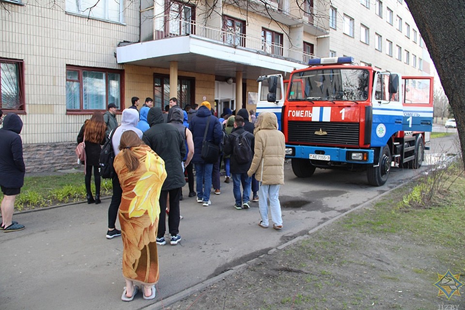 В Гомеле из общежития эвакуировали студентов, никто не пострадал. Фото: МЧС.