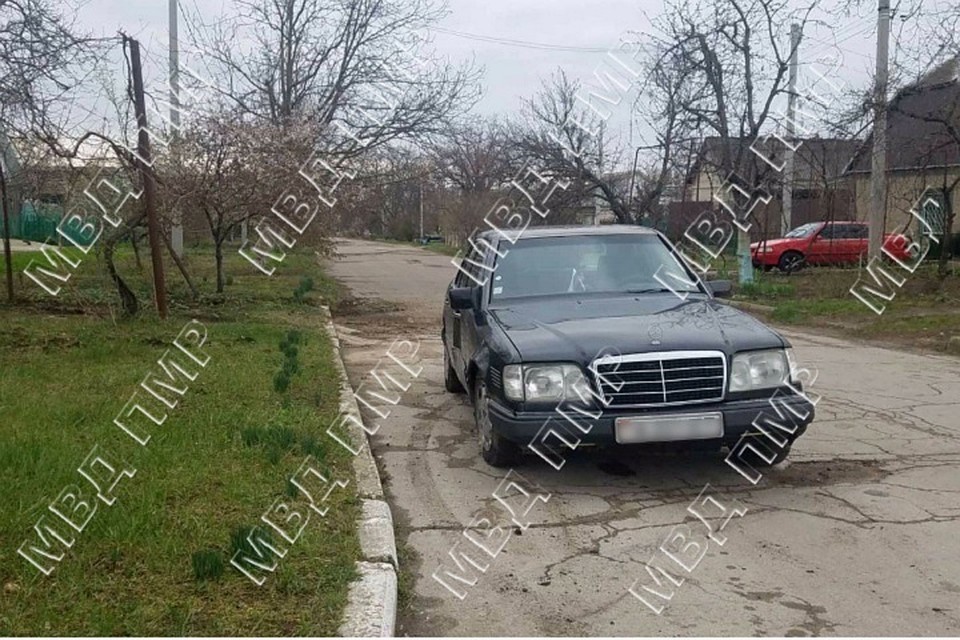 Угнанный автомобиль подростки бросили (Фото: МВД Приднестровья).