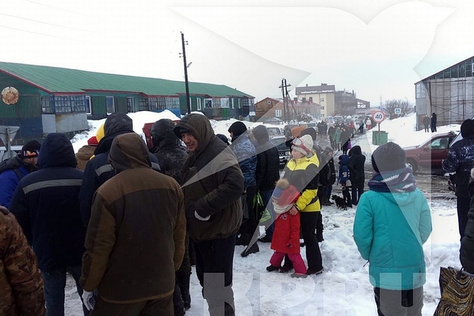 Цунами было спровоцировано мощным землетрясением.