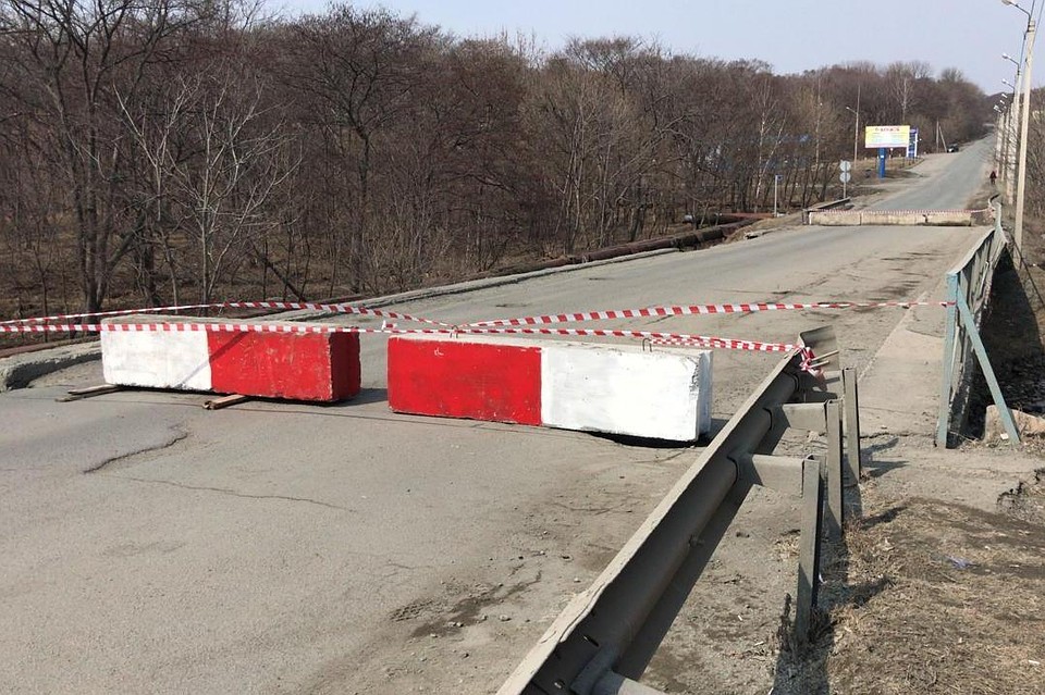 Мост в центре Фокино перекрыли полностью