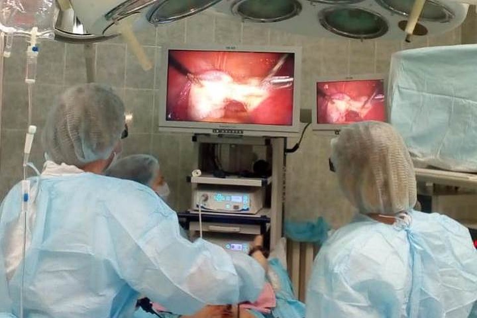 Кузбасские хирурги удалили женщине килограммовую опухоль. Фото: ДОЗН КО