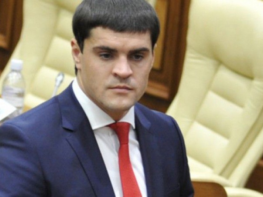 А вот и Цуцу: Экс-депутата ДПМ задержали при въезде в Молдову