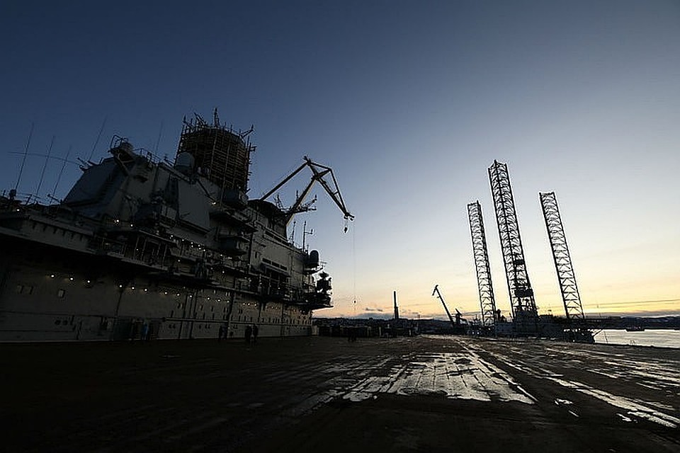 Ущерб пожара на "Адмирале Кузнецове" оценили в 500 миллионов рублей Фото: gov-murman.ru