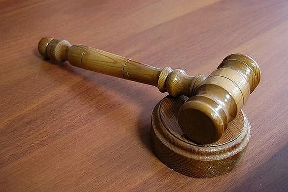 Директору и его заместителю придется выплатить штрафы