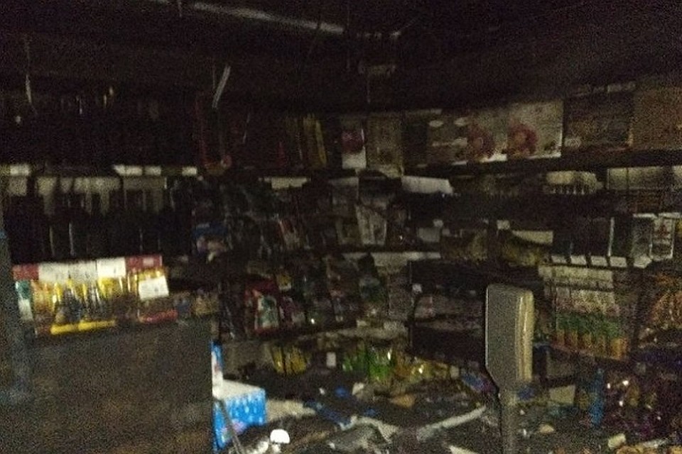 В магазине загорелись холодильные установки. Фото: МЧС.