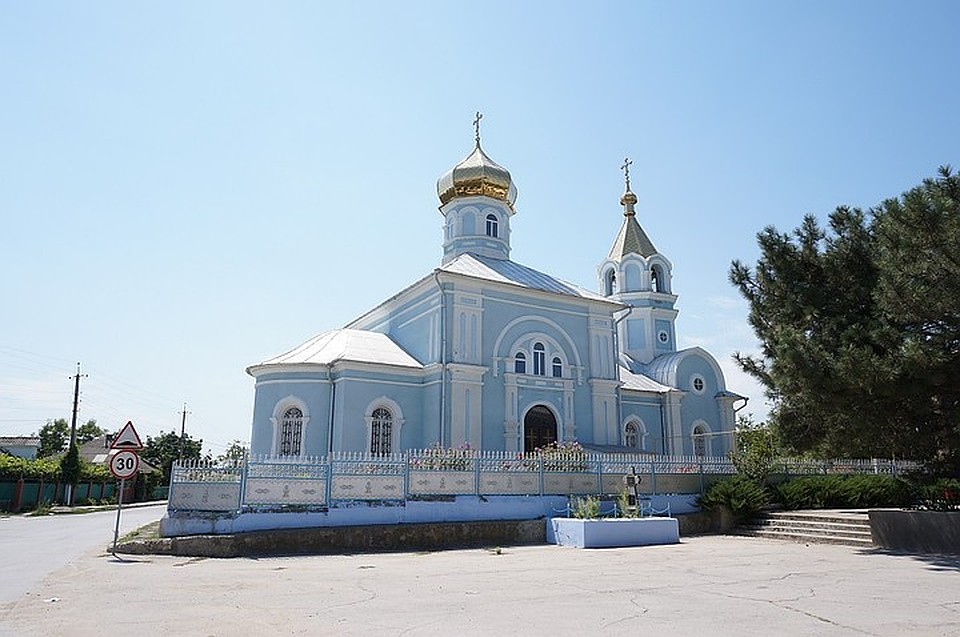 Посещение церкви стоит отложить до лучших времен.