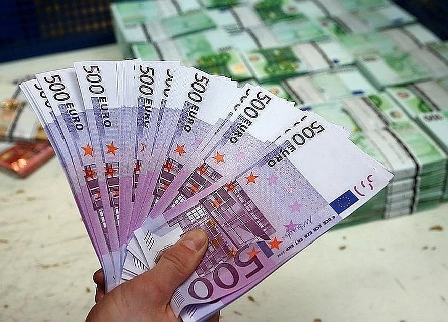 Курс евро на 8 апреля составил 82,01 рубля