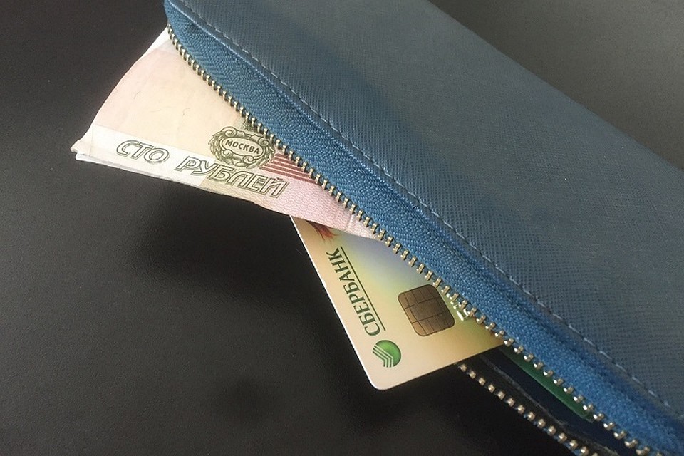 Подозреваемые нашли карту на улице.