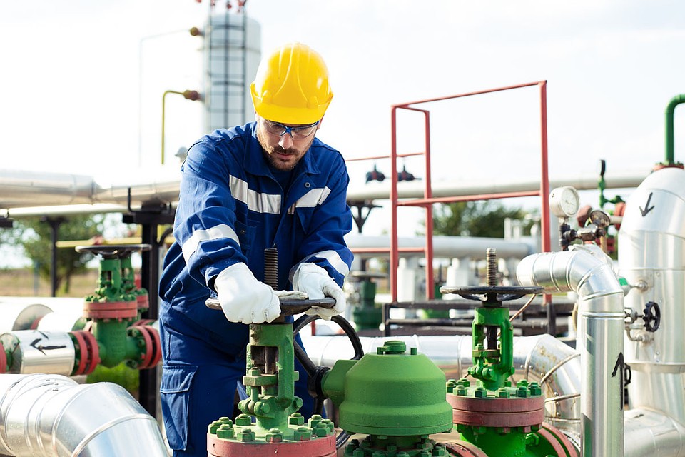 В понедельник произошло невероятное. Стоимость техасской нефти мало того, что опустилась до нуля, но и… начала закапываться в землю.