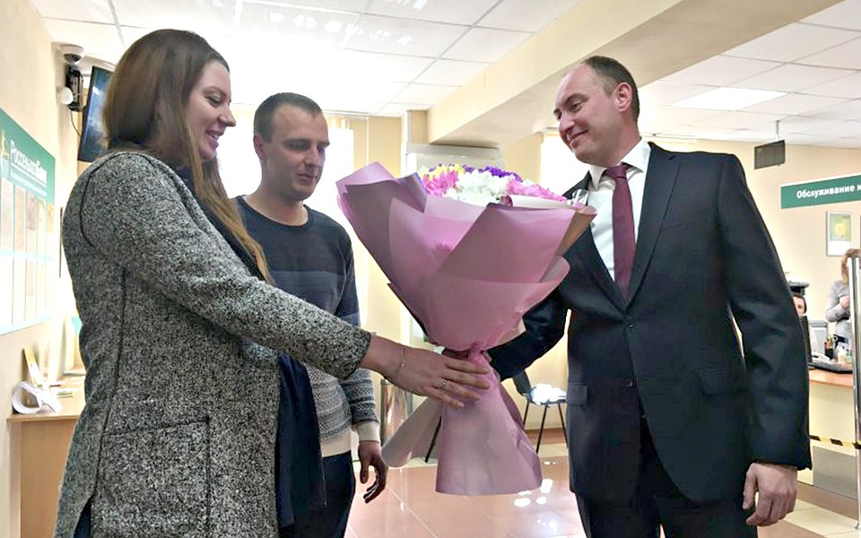 Екатерина Горланова с мужем стали первыми получателями сельской ипотеки в Псковской области.