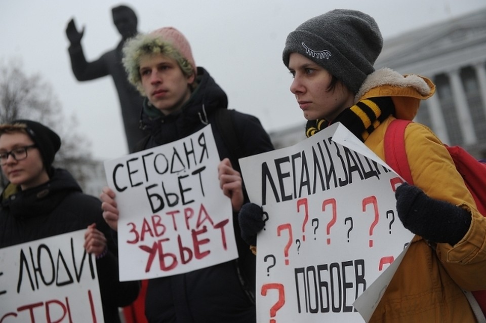 Пока по всей стране пытаются объяснить недопустимость насилия, от известных людей звучат не слишком воодушевляющие слова