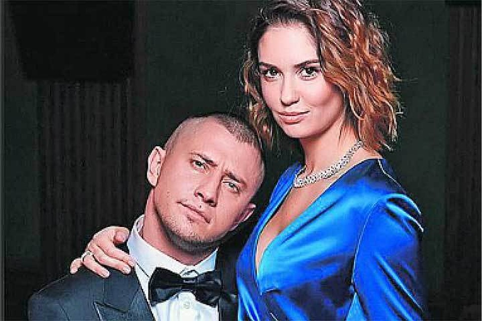 Муцениеце собрала вещи и вместе с детьми съехала из загородного дома Прилучного. Но на развод пока не подала.
