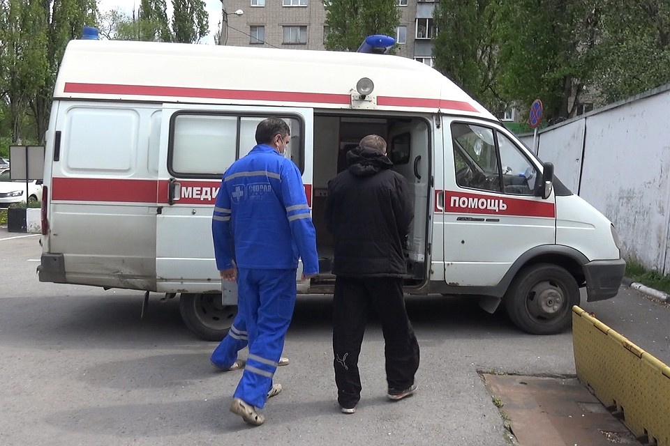 Спасенного передали бригаде скорой