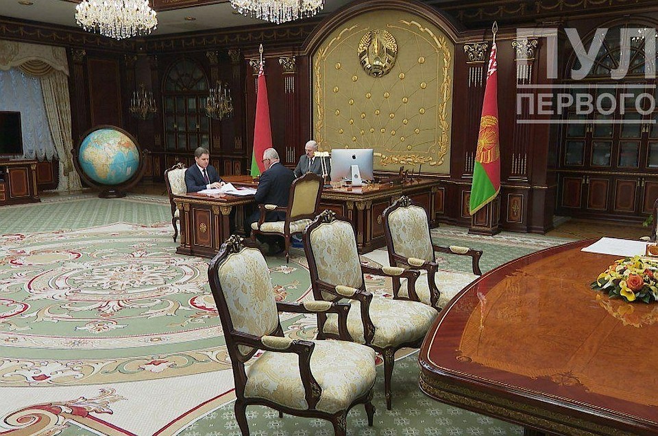 14 мая белорусский президент выслушал несколько докладов. Фото: Telegram «Пул Первого».