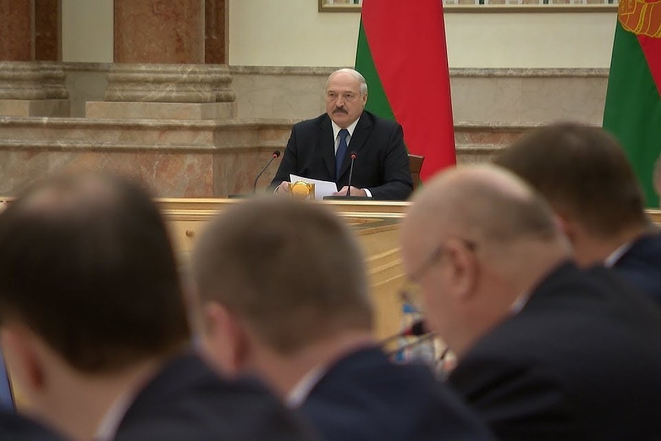 На совещании в Витебской области Лукашенко напомнил про посевы картофеля. Фото: youtube.com