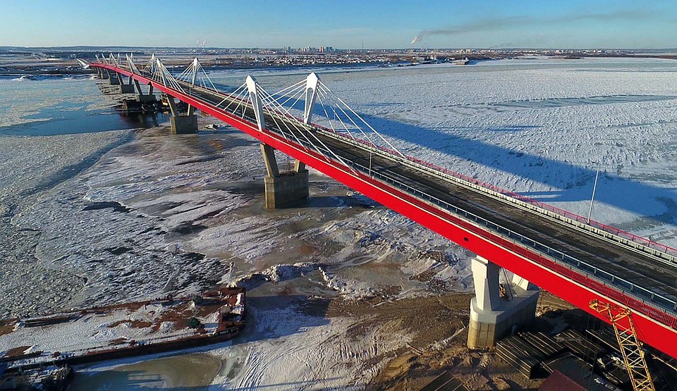 Мост достроили, но открыть не успели.