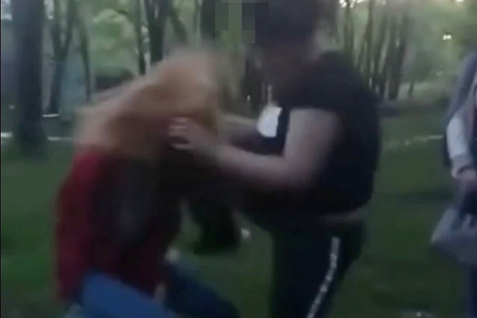 Девушка из Приморья жестоко избила неприятельницу