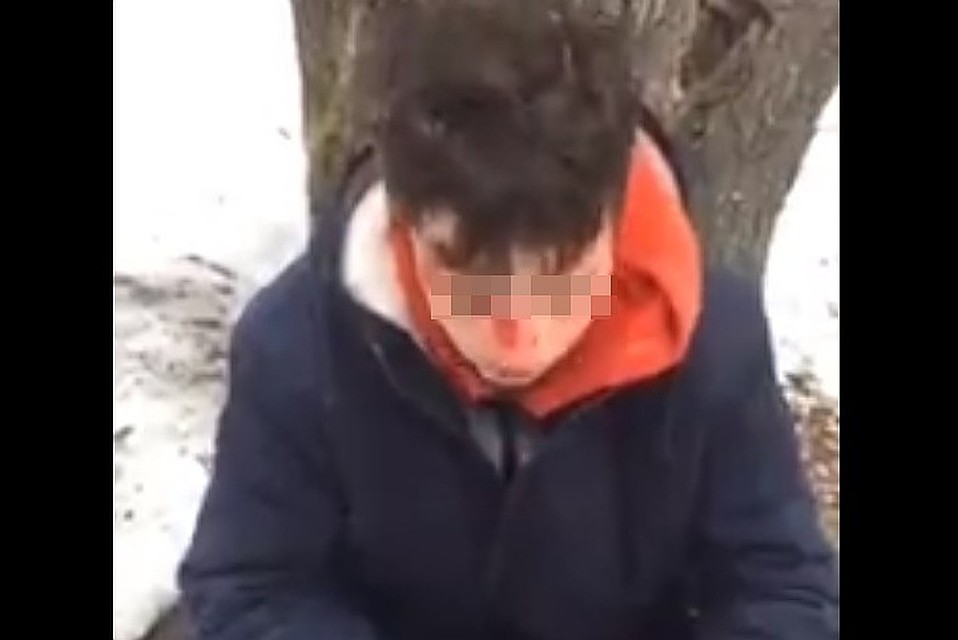 Один их подростков, избивших старика, извинился перед ним на видео. Правда, оно оказалось постановочным.