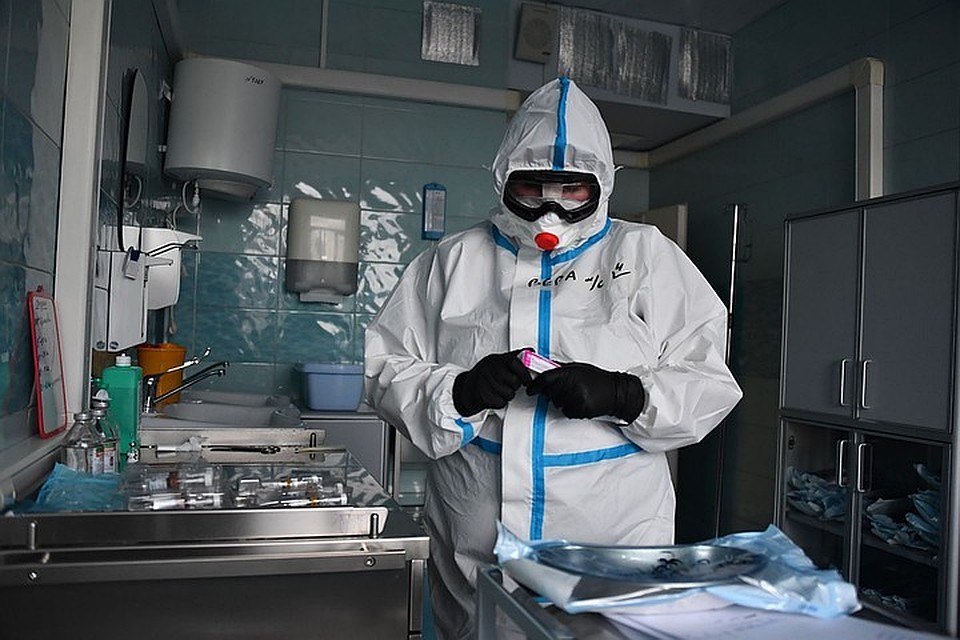 По официальным данным, на сегодняшний день в России 335 тысяч инфицированных.