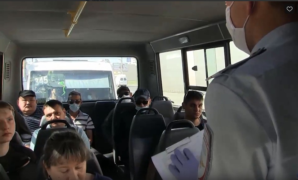 Полицейские начали проверять соблюдение санитарного режима.
