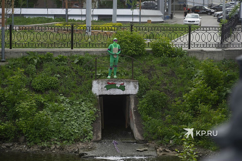 Донателло осматривает окрестности своего логова
