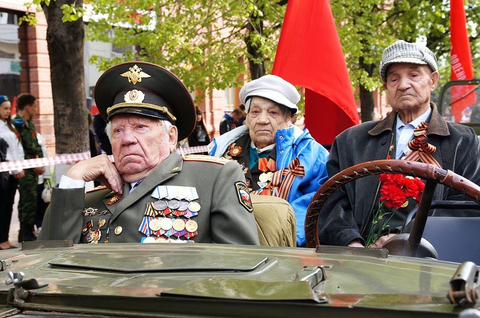 Ветераны могут быть на трибунах. Или нет