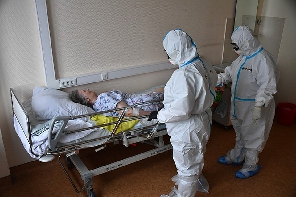 Заболели 34 сотрудника и более полусотни пациентов.