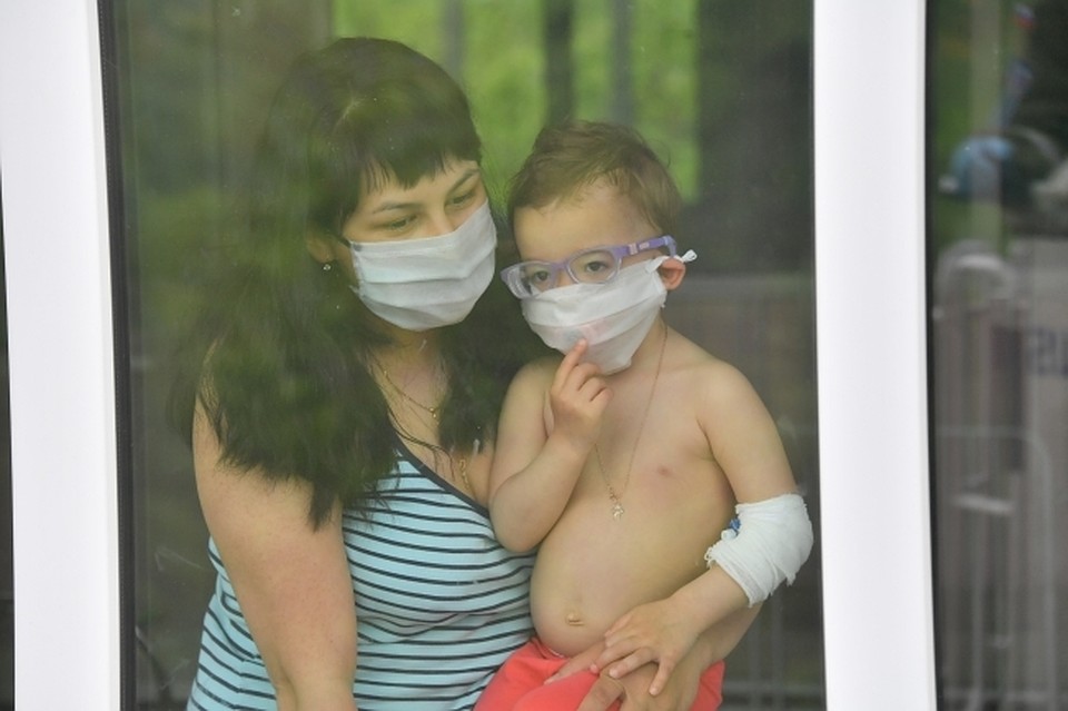 Малыши и их родители соблюдают самоизоляцию