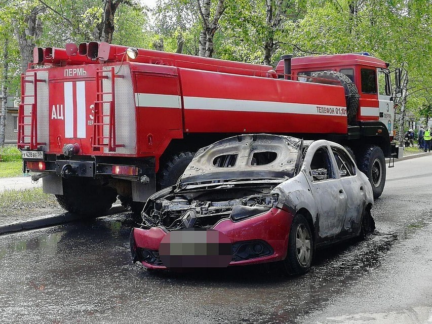 Автомобиль полностью выгорел.