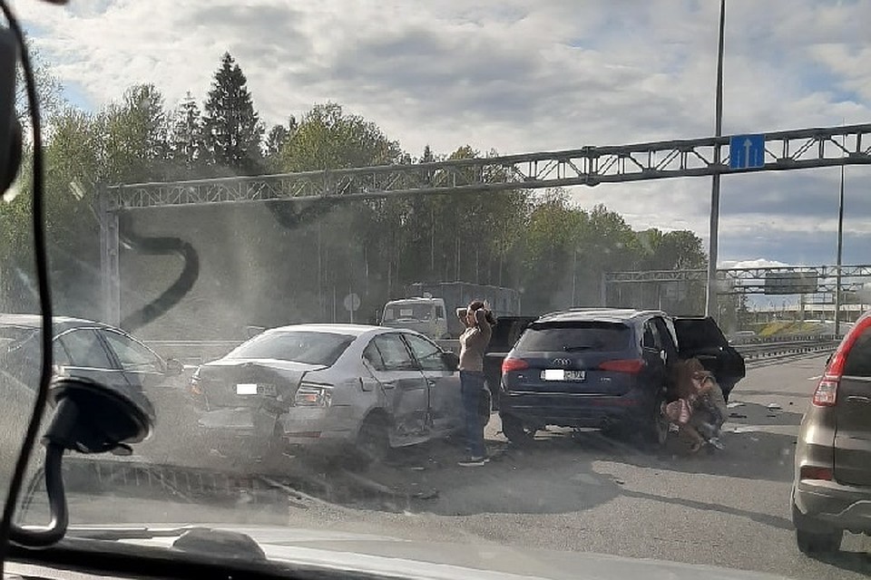 ЗСД стал в пробку из-за аварии у Белоострова. Фото: vk.com/spb_today