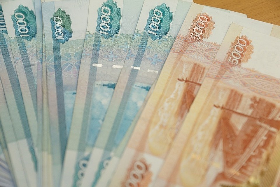 Под суд отправили экс-руководителя свердловских приставов за взятку в 1,7 миллионов