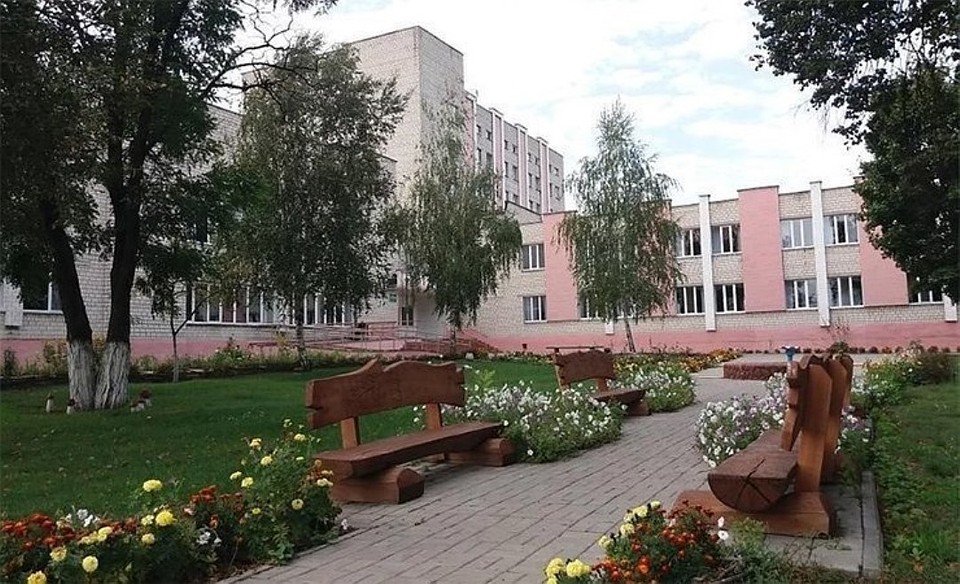 В доме интернате живет 326 человек - это инвалиды, пожилые люди, которые нуждаются в уходе