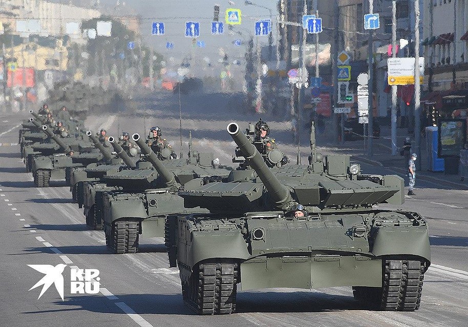 Москва готовится к параду: Появились фото, как военная техника въезжает в город