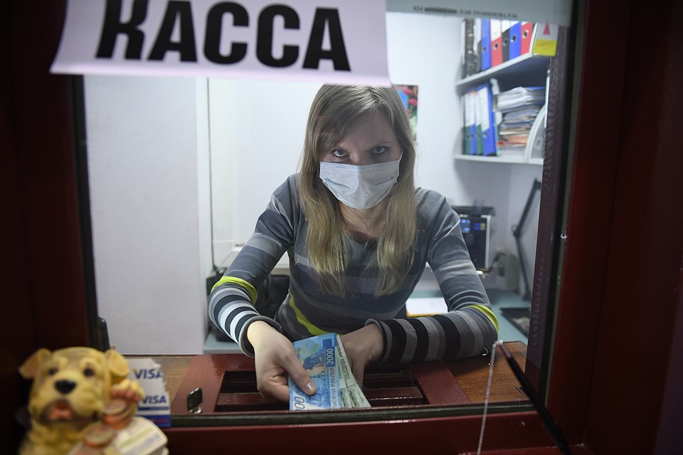 Деньги в кассе надо беречь, а то мало ли что может случиться.