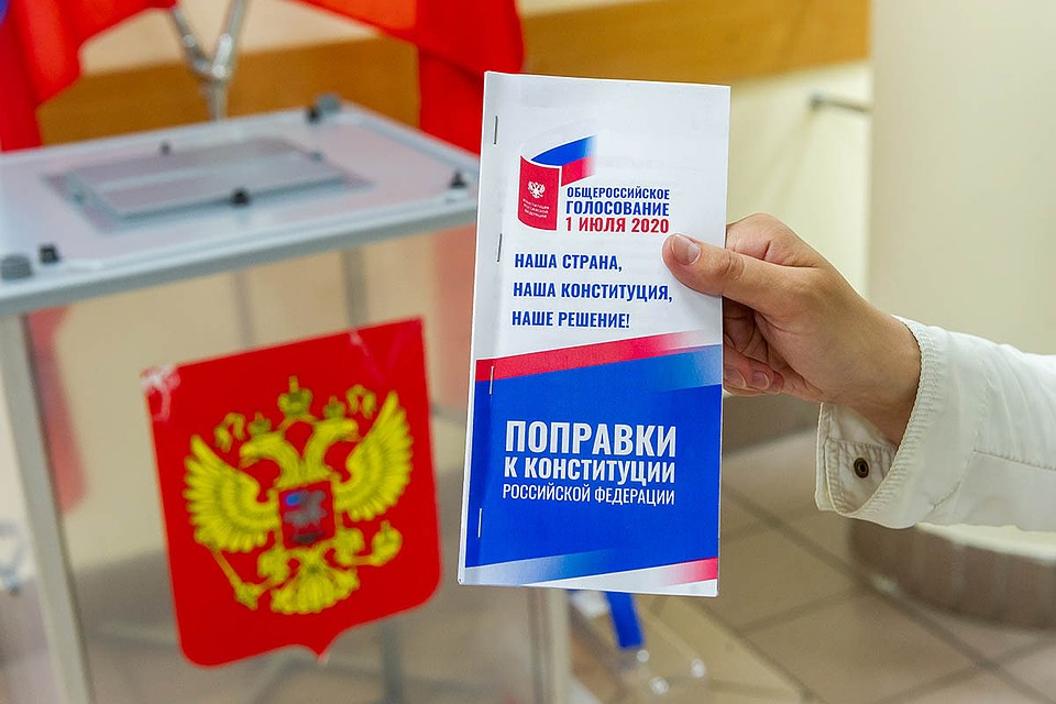 Голосование по поправкам в Конституцию РФ вступило в стадию волеизъявления, и тут же так называемая либеральная оппозиция активизировалась, постя в социальных сетях если и не откровенные фейки, то всякого рода передергивания.
