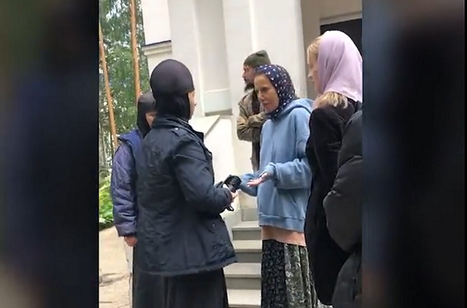 На Ксению Собчак напали. Фото: скриншот с видео