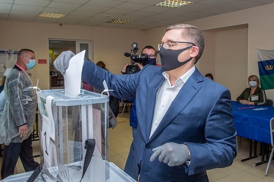 Глава Минстроя РФ Владимир Якушев принял участие в голосовании по поправкам в Конституцию в Тюмени