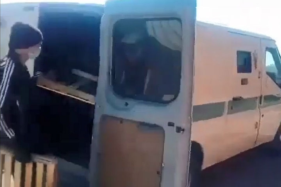 Не пропадет ни одна булочка: в Бурятии возят хлеб в бронированной инкассаторской машине. Фото: группа crimburyatia.ru