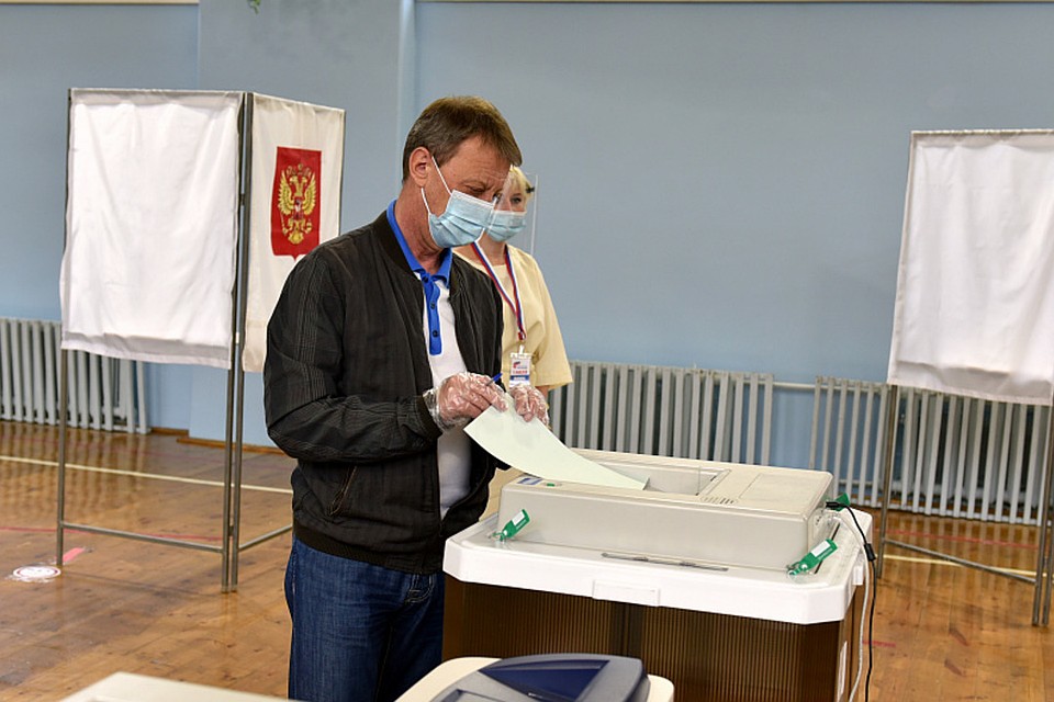 Мэр голосовал в СОШ №1.