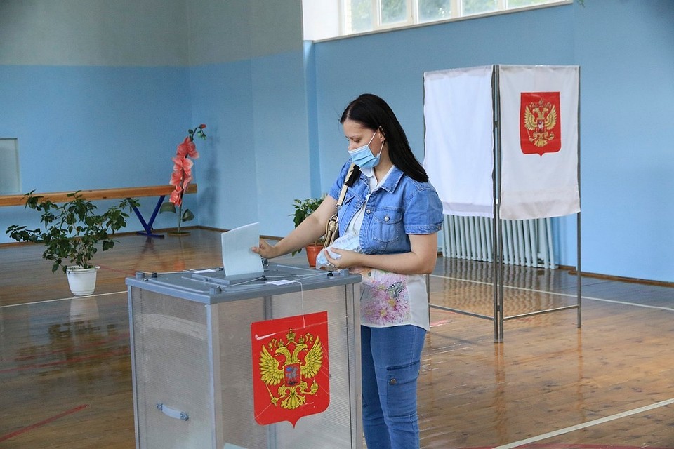 На участке голосования по поправкам в Конституцию страны.