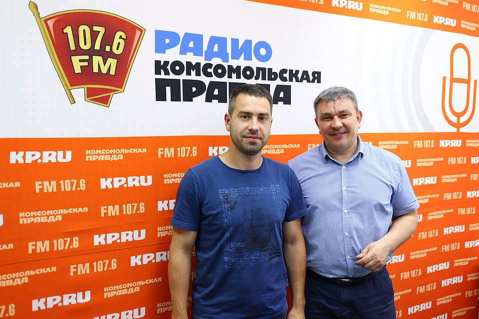 Начальник МКУ "Служба благоустройства и дорожного хозяйства" Сергей Губарев и министр транспорта и дорожного хозяйства УР Алексей Горбачев