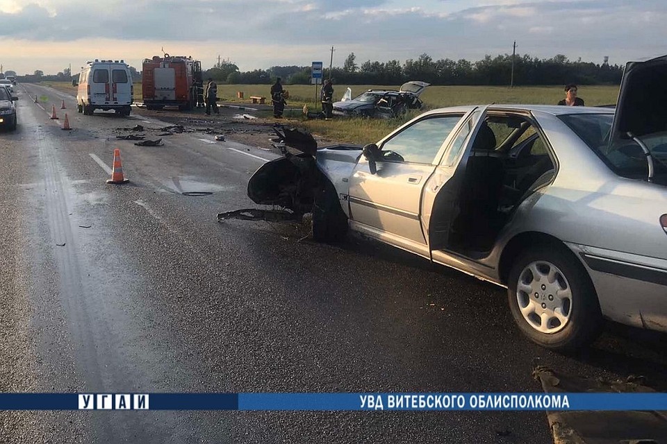 Водитель "Пежо" выехала на встречную полосу и врезалась во встречный "Опель". Фото: ГАИ Витебск.