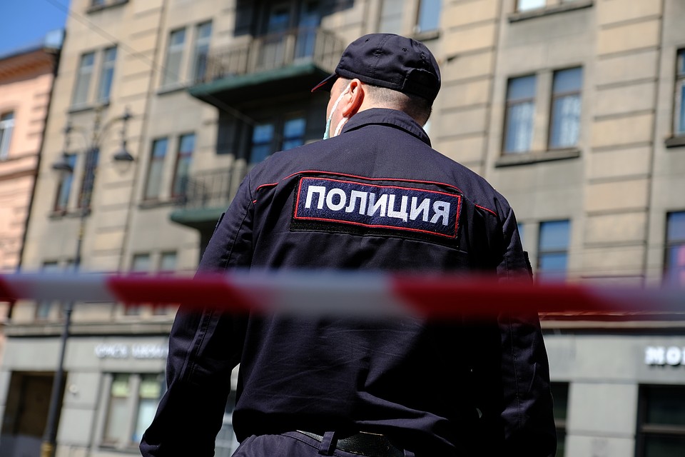 В Петербурге грабитель банка похитил 4 миллиона рублей.