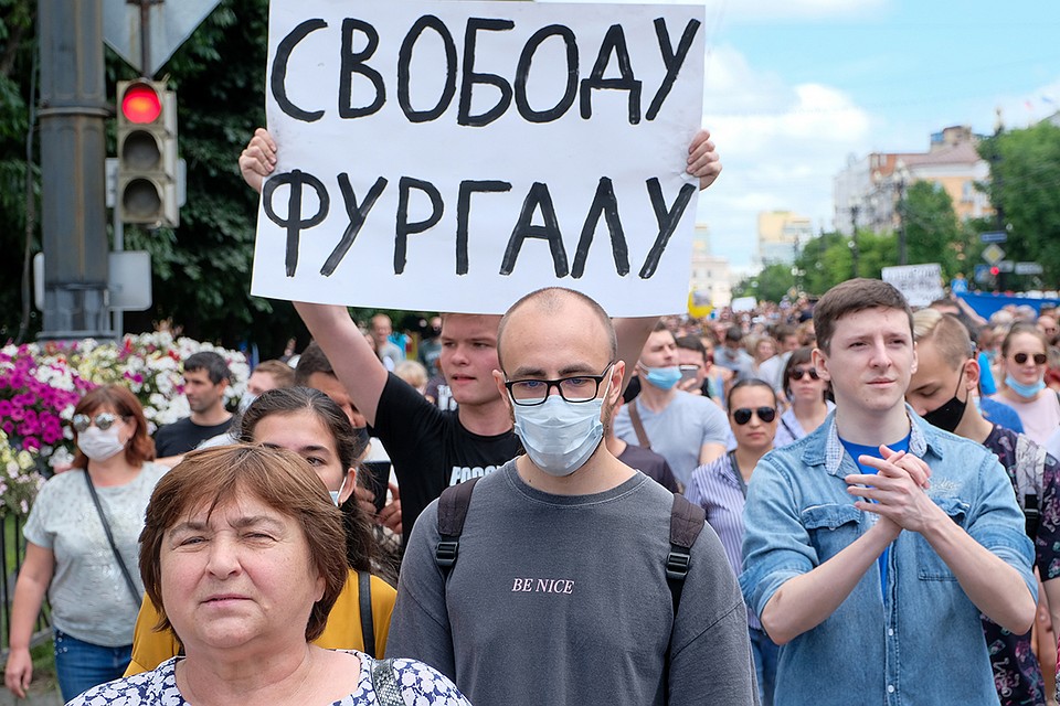 В субботу в Хабаровске и ряде городов края прошли несанкционированные митинги в защиту арестованного в Москве решением суда губернатора края Сергея Фургала. Фото: Дмитрий Моргулис/ТАСС