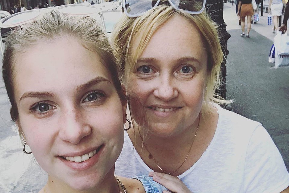 В момент, когда погибла Екатерина, вместе с ней в квартире находилась ее мама.