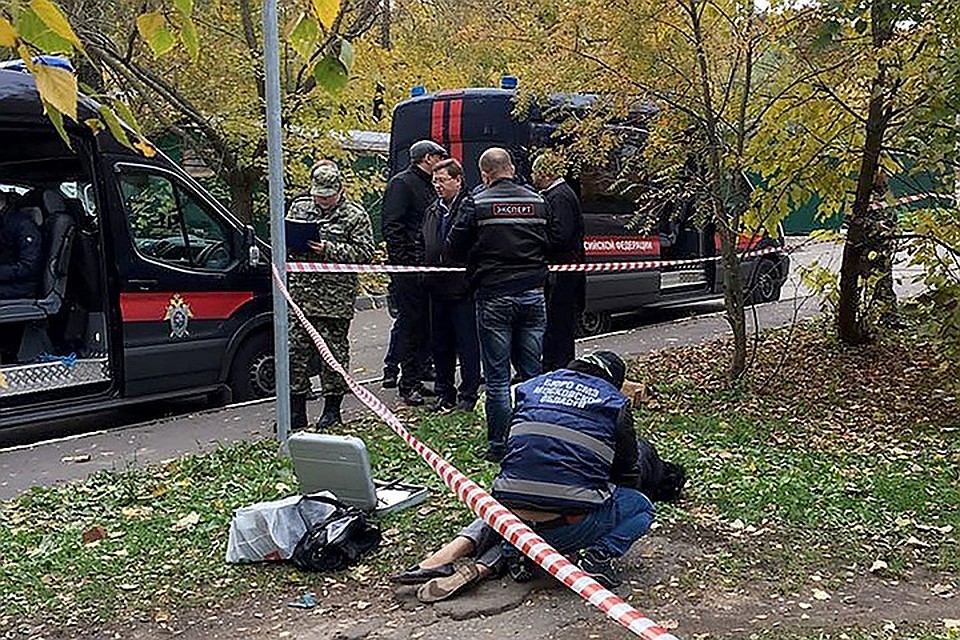 На месте убийства следователя по особо важным делам управления на транспорте МВД РФ по Центральному федеральному округу Евгении Шишкиной, октябрь 2018 г. Фото: Пресс-служба ГСУ СК РФ по Московской области/ТАСС