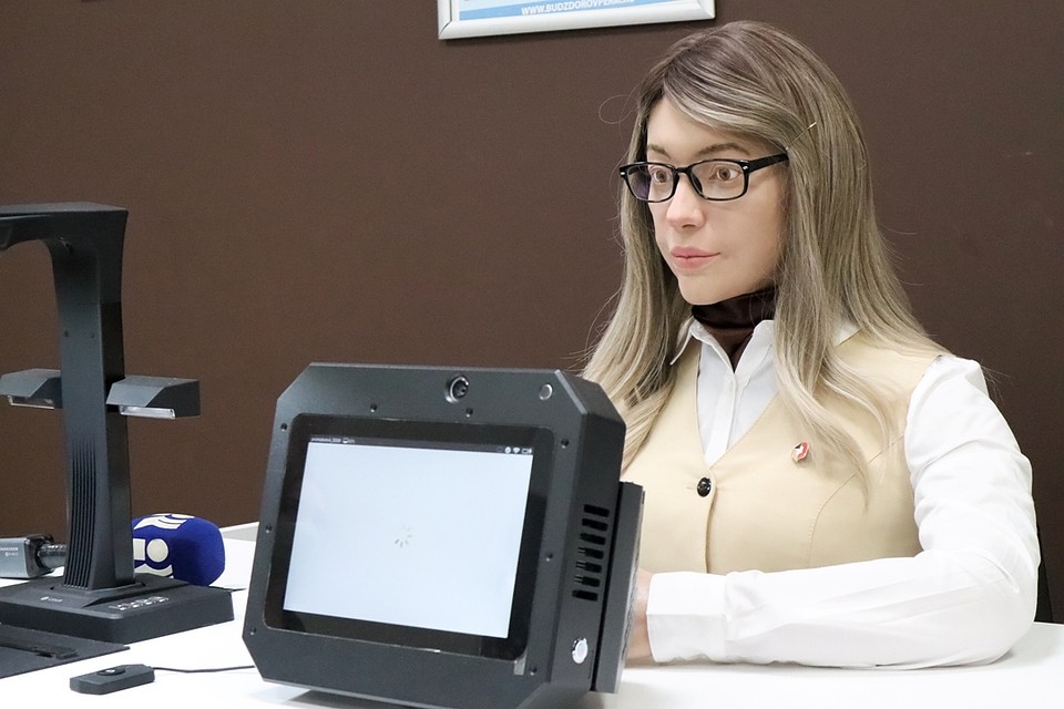Для робота создали такое же рабочее место, как и для операторов-людей.