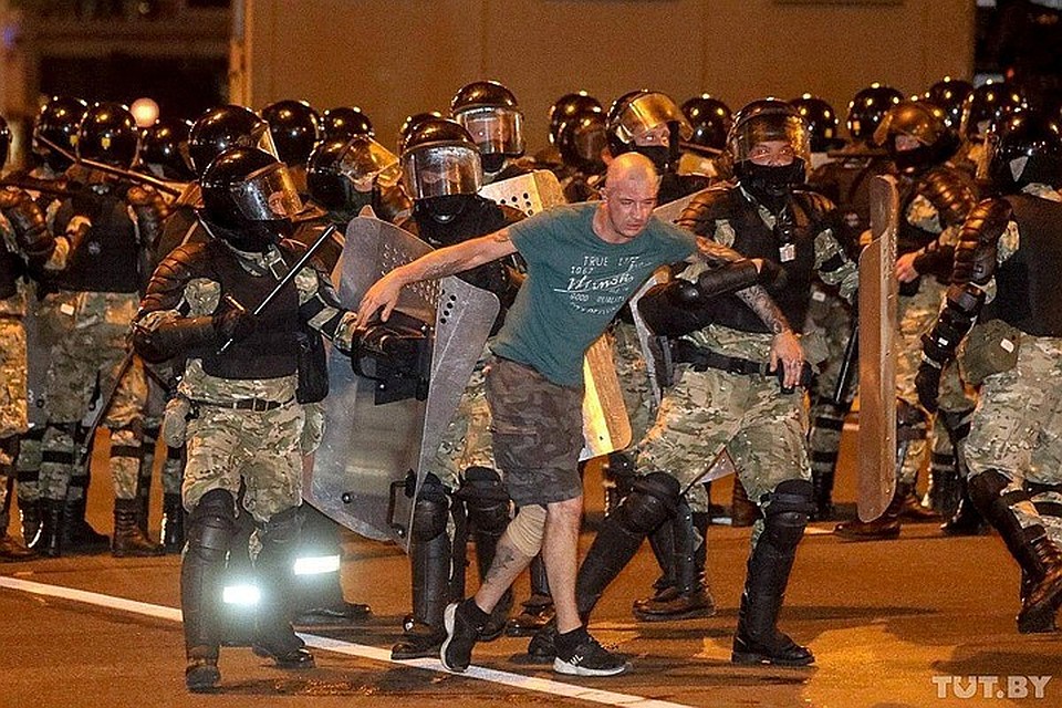Сотни протестующих были задержаны