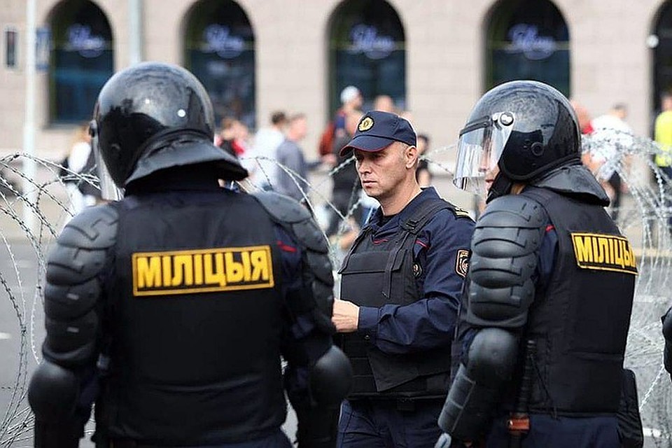 Правоохранители заблокировали почти всю прилегающую к площади Независимости территорию